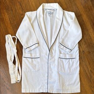 Petite Plume kids robe, white with blue piping, size 3/4